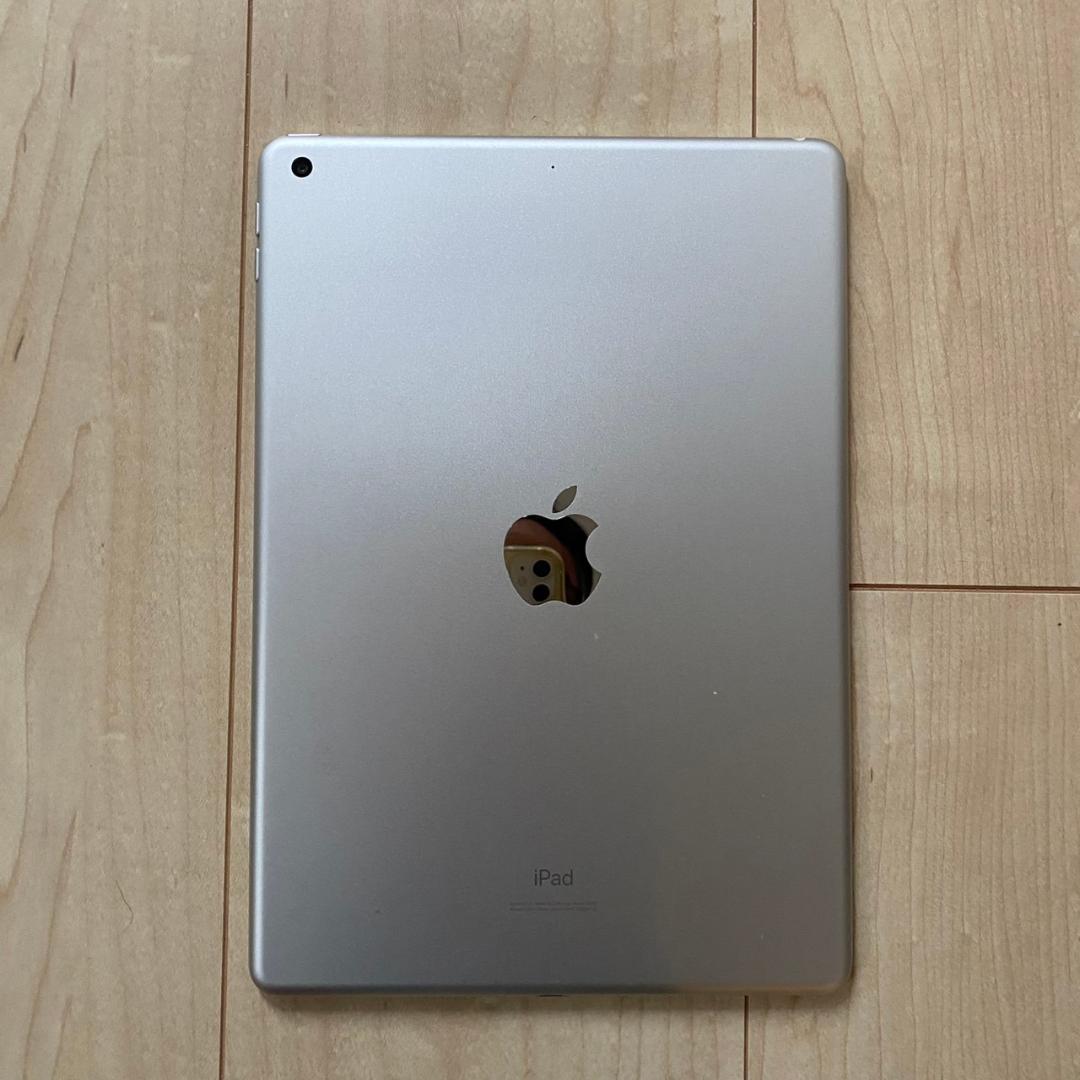 iPad 第7世代 10.2インチ 32GB シルバー 本体 カバー付き