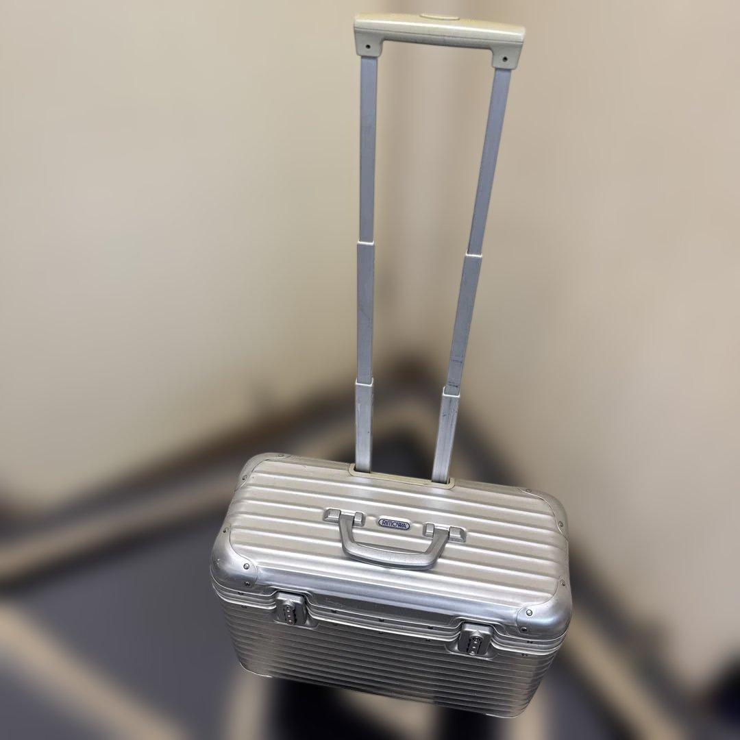 リモア パイロット シルバー アルミ キャリーケース