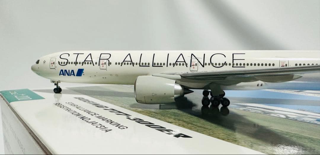 全日空商事 1/200 ANA 777-300ER STAR ALLIANCE