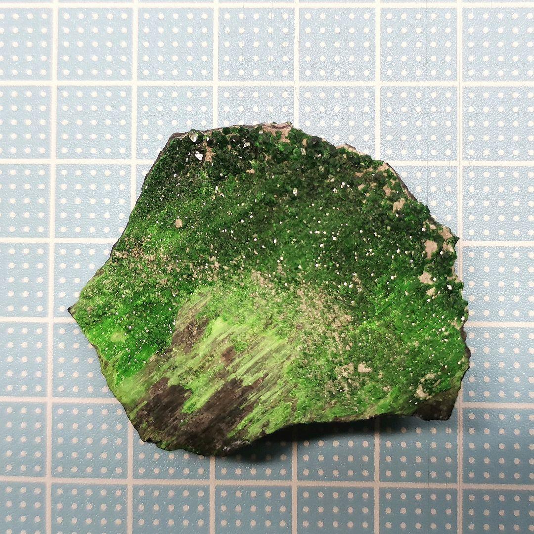 ウバロバイトガーネット　ロシア