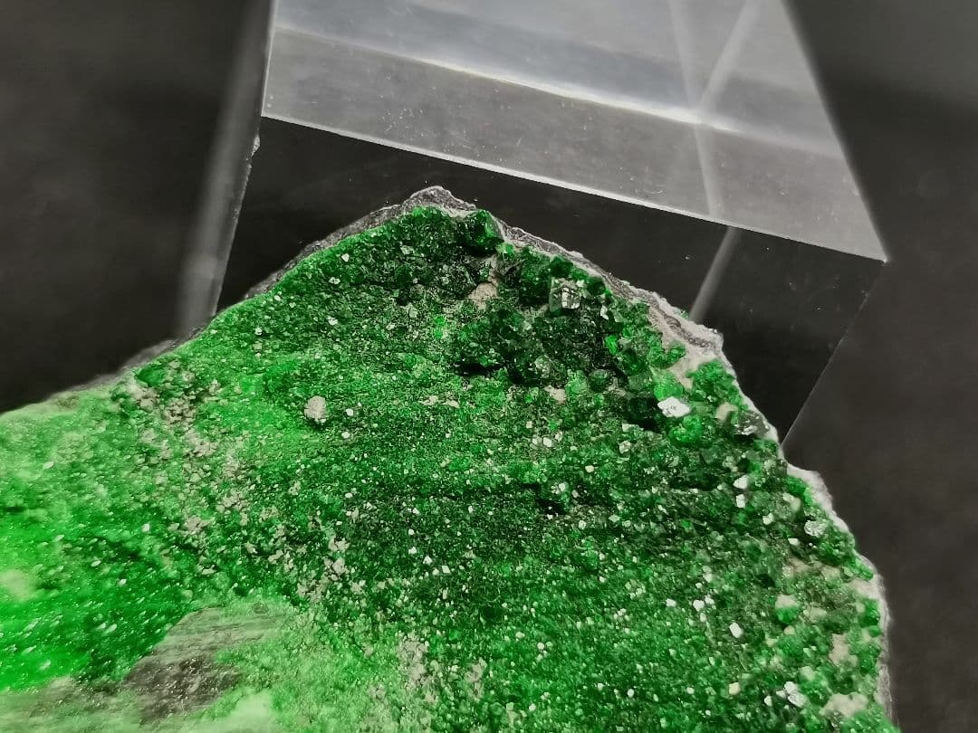 ウバロバイトガーネット　ロシア