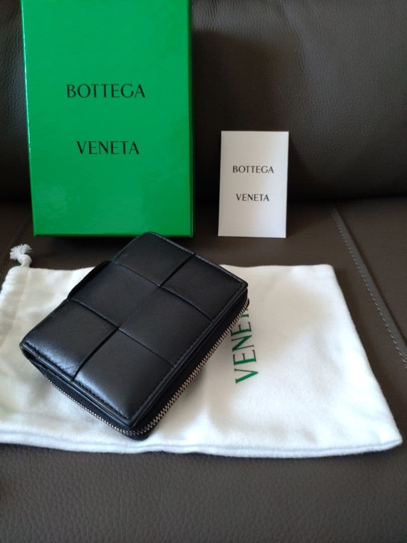 ボッテガヴェネタ スモール カセット 二つ折りファスナー