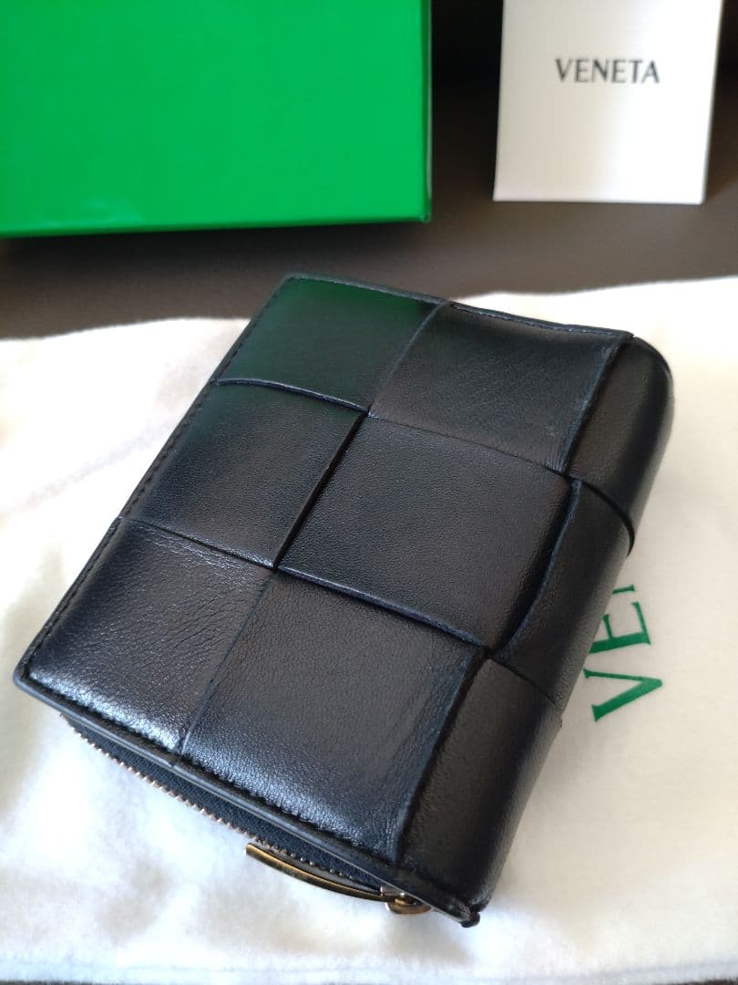 ボッテガヴェネタ スモール カセット 二つ折りファスナー