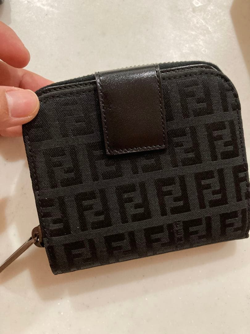 Fendi ブラック モノグラム 二つ折り財布