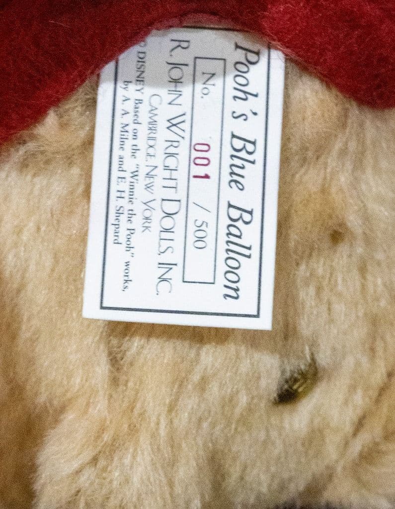 コレクション R. John Wright Dolls Pooh's Blue Balloon