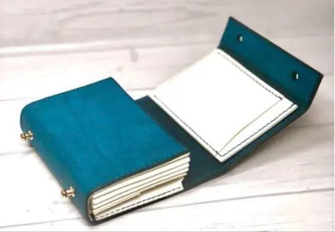 エムピウミッレフォッリエ同様サイズ　革財布