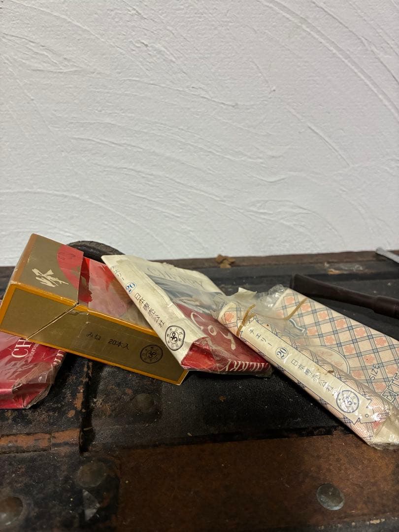 レトロ箱タバコパッケージとキセル