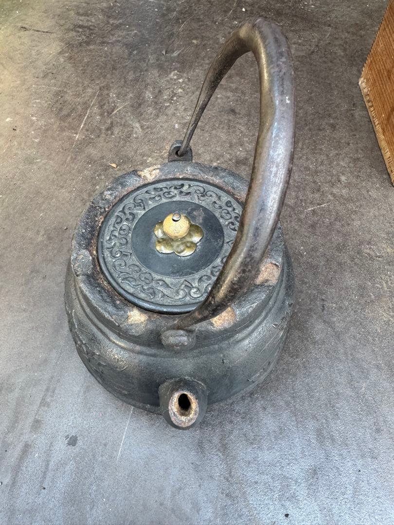 鉄瓶 龍文堂造 煎茶道具 茶道具 金属工芸 急須 時代物銅蓋 古美術 鉄壺 在銘