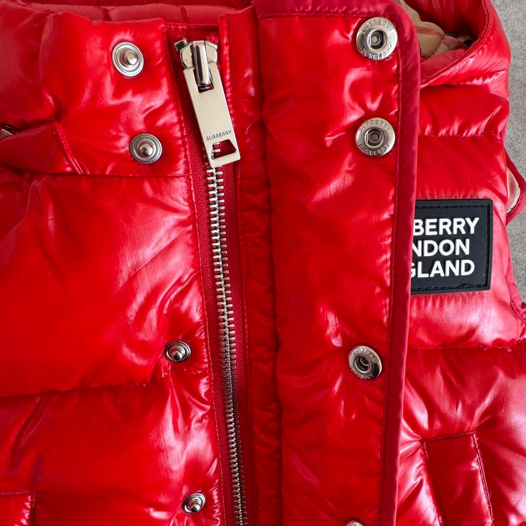 極美品 バーバリー キッズ ダウンベスト 92 赤 フード キッズ