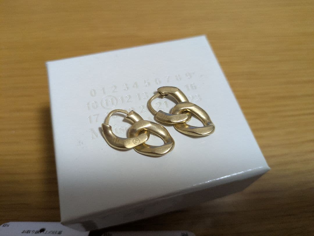 マルジェラ　マイヨン ピアス ダブルカーブリンク