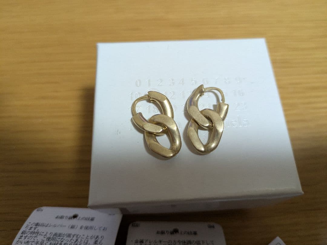 マルジェラ　マイヨン ピアス ダブルカーブリンク