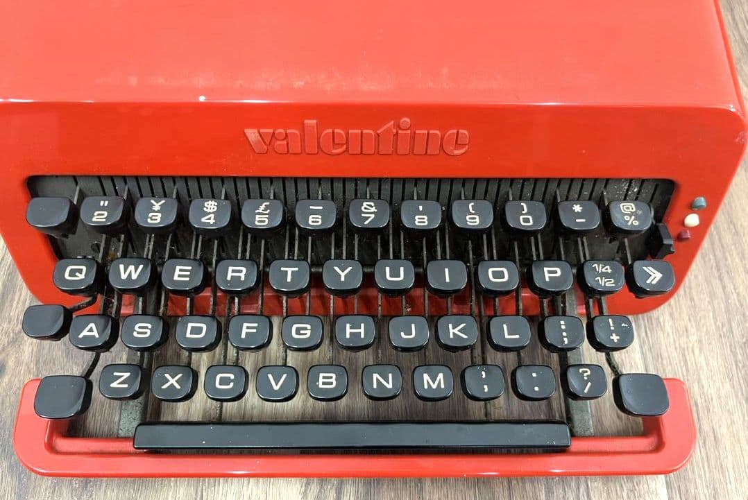 オリベッティ タイプライター 　赤いバケツ　A2