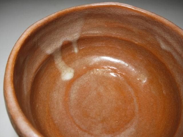 楽吉左衛門六代 左入 赤茶碗／楽吉左衛門九代 了入 書付在り／共箱 仕覆付き