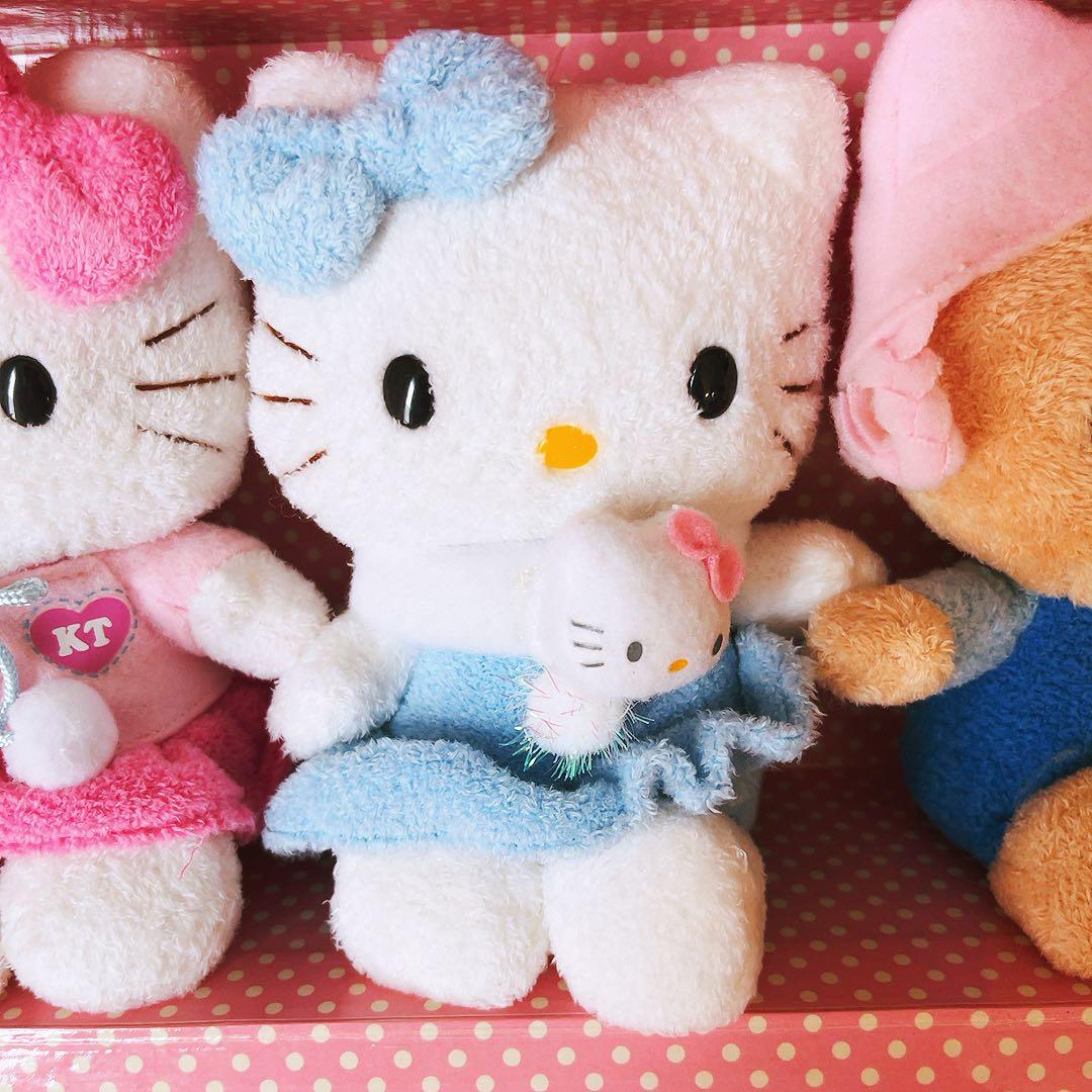 希少レア　ハローキティ　ウィンタードール　着せかえ人形　2005 サンリオ