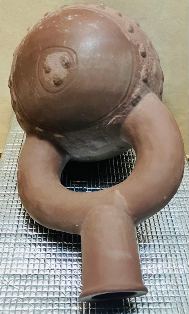 ペルー北海岸クピスニケ　クントゥル・ワシ遺跡の墓に副葬されていた鐙形土器レプリカ