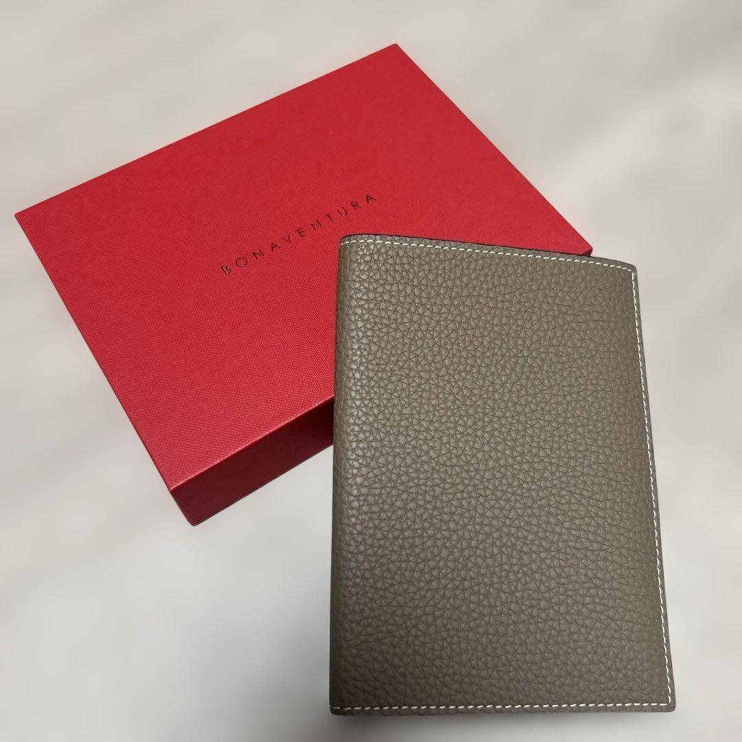 セール中✨【美品】ボナベンチュラ パスポートケース シュリンクレザー エトープ