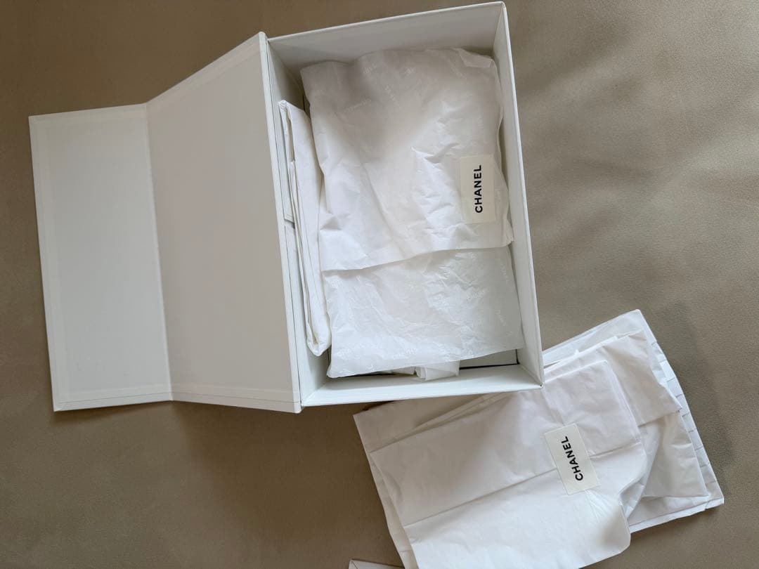 【CHANEL】フランス本店限定のショッパーとバッグの箱