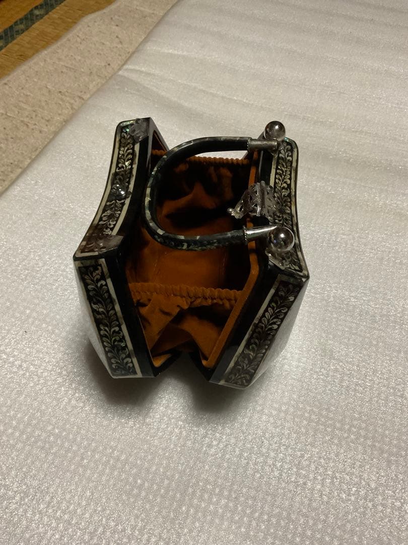 中国製／螺鈿バッグ。中古品。【ちょっとしたお出かけなどに　ファッションバッグ】。