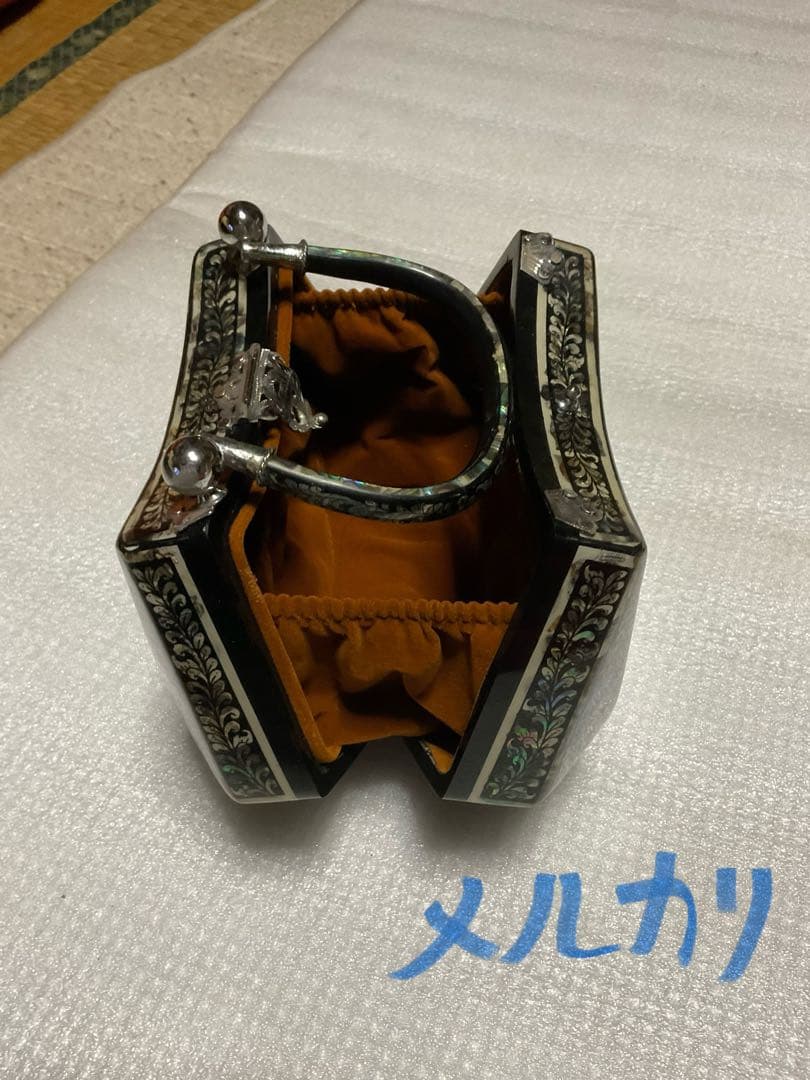 中国製／螺鈿バッグ。中古品。【ちょっとしたお出かけなどに　ファッションバッグ】。