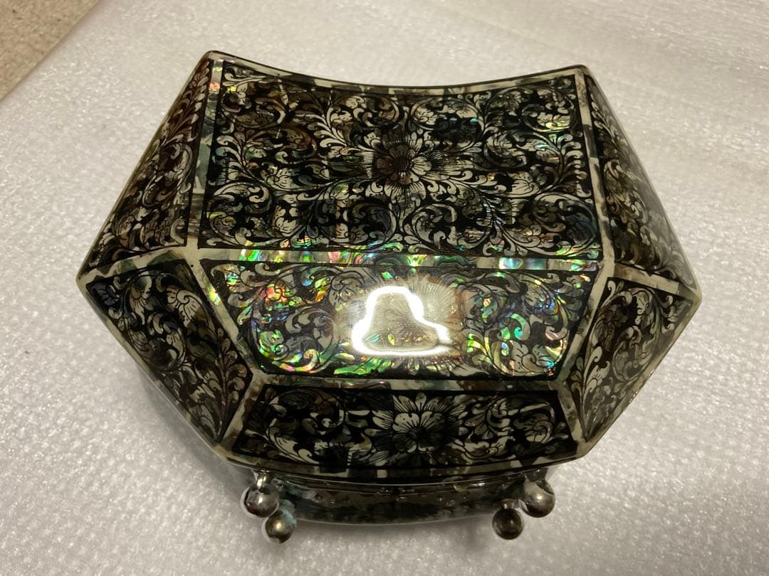 中国製／螺鈿バッグ。中古品。【ちょっとしたお出かけなどに　ファッションバッグ】。