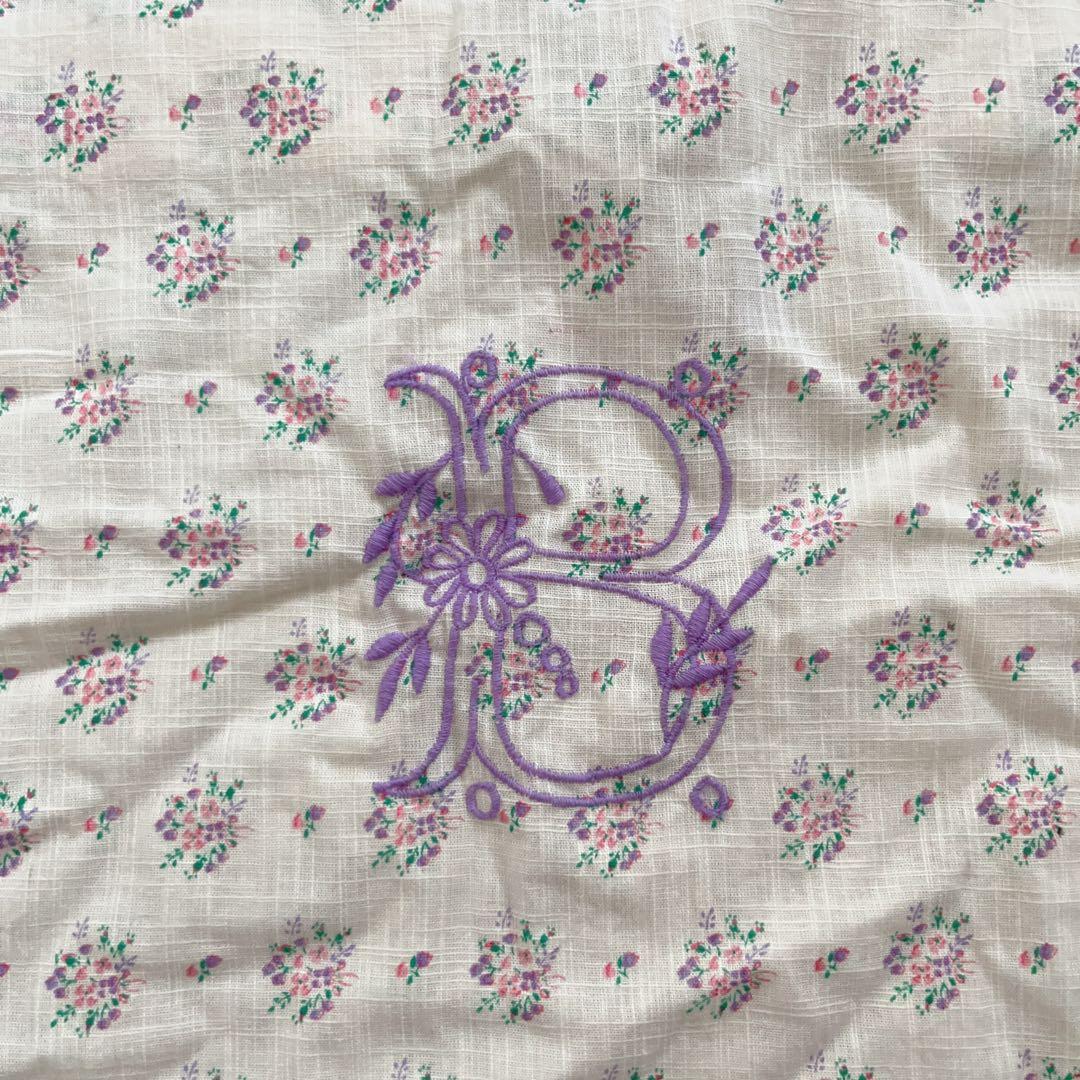 新品未使用　bonjour diary フリルクッションカバー 紫　パープル