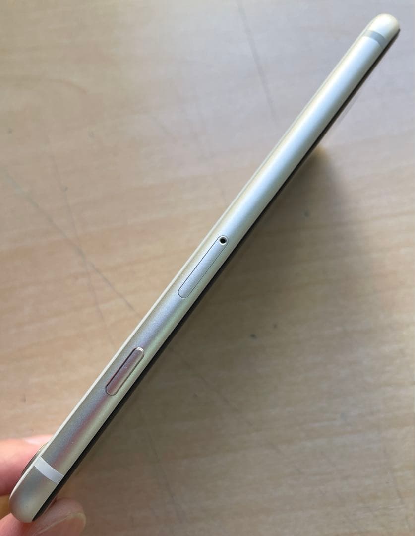 ともろー　iPhone SE 第3世代　スターライト　64GB 超美品