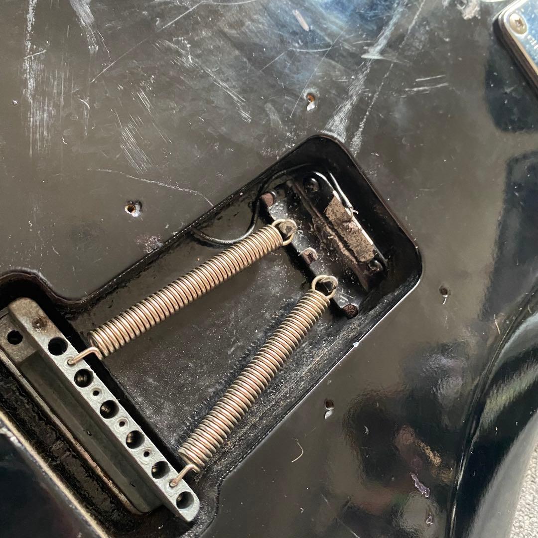 メタリックレッド ストラトキャスター EVHタイプ ノーブランド F社ロゴ付き