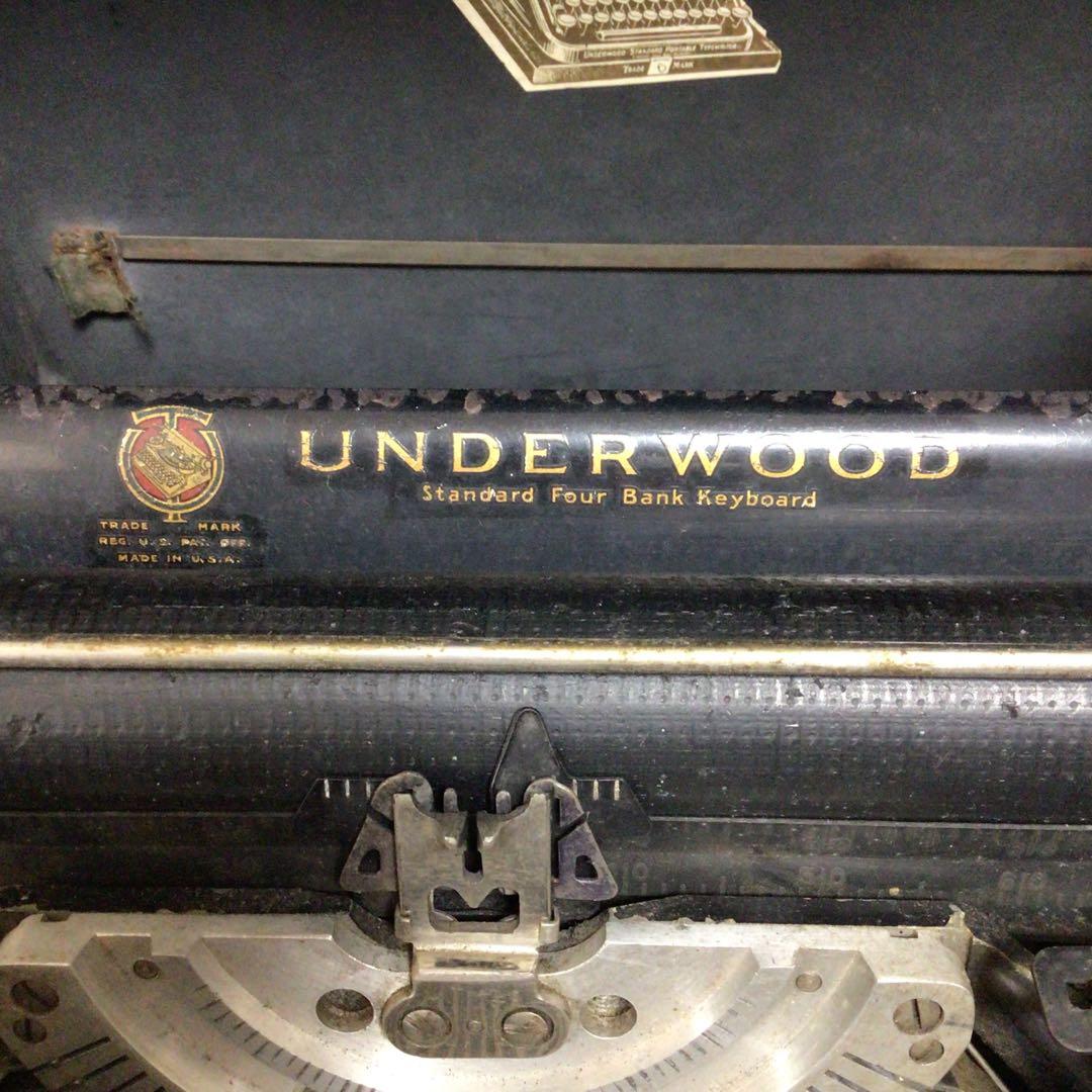 UNDERWOOD ポータブルタイプライター　レトロ　ビンテージ　アメリカ製