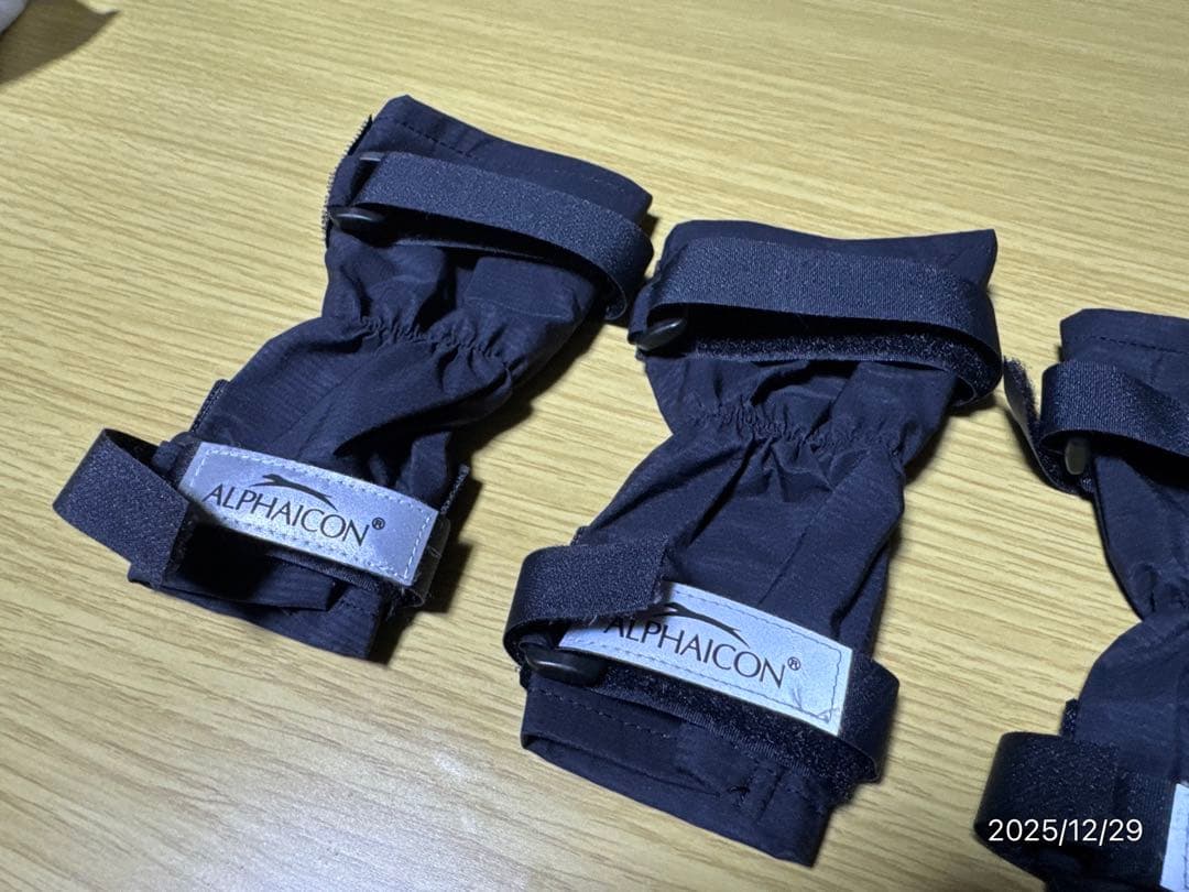 ①アルファアイコン レッグガード ブラック Sサイズ 1匹分4足