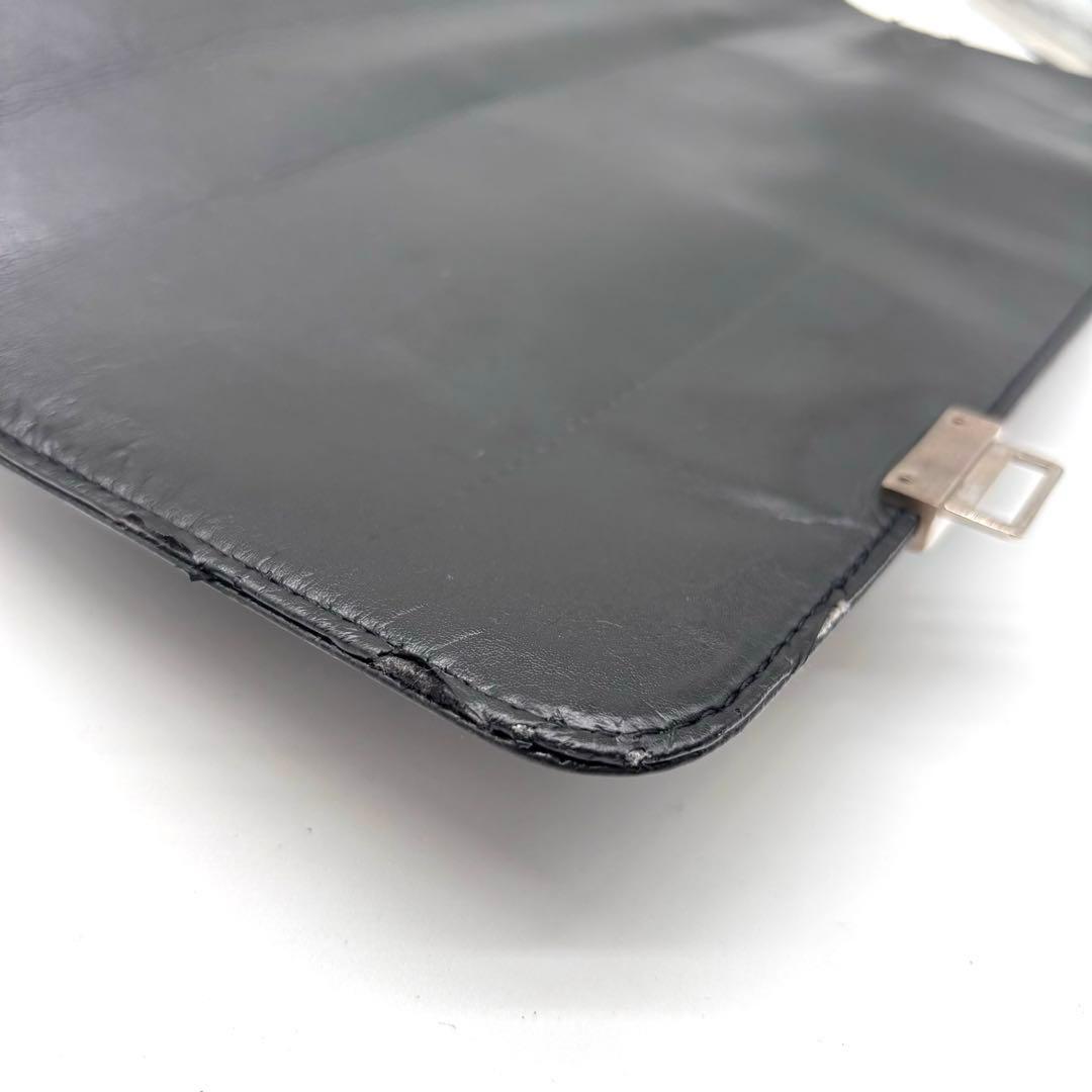 LOUIS VUITTON　ルイヴィトン　セルヴィエット　カザン　タイガ　レザー