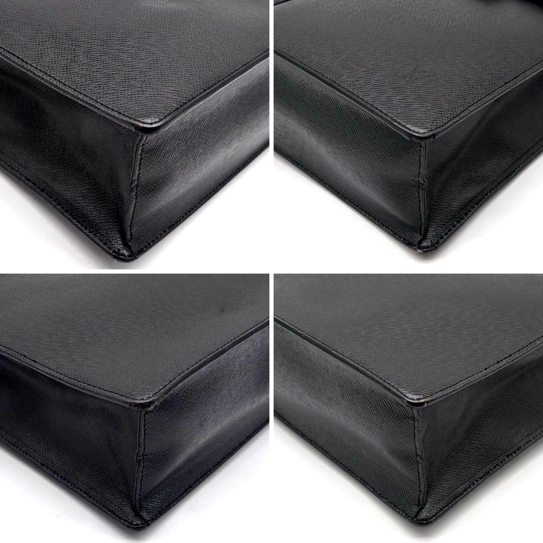 LOUIS VUITTON　ルイヴィトン　セルヴィエット　カザン　タイガ　レザー