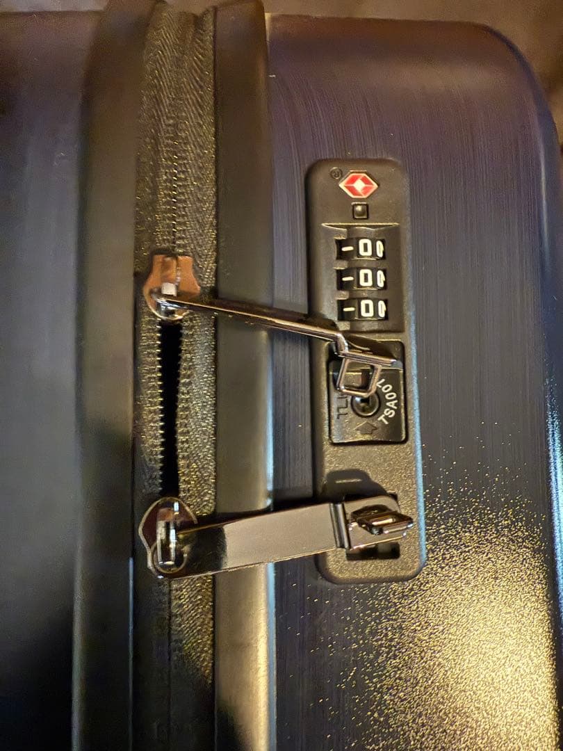 新品　未使用　アルマーニ　スーツケース