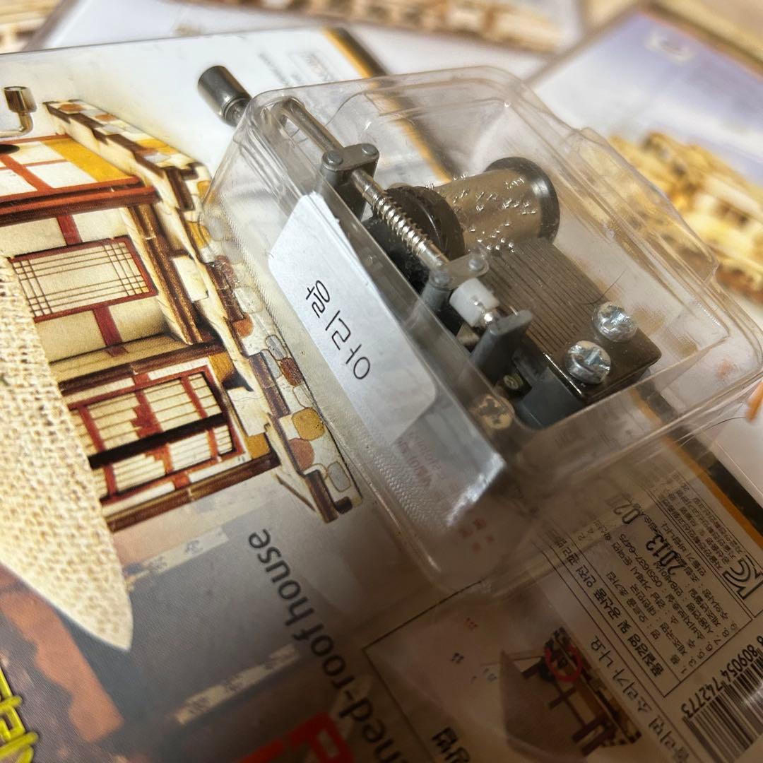 木製プラモデル 木製模型 ヤングモデラー 機関車 列車 茅葺きの屋根の家 未組立