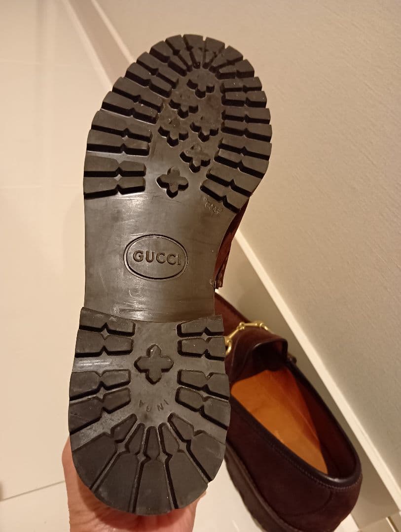 GUCCI ブラウン スエード ローファー