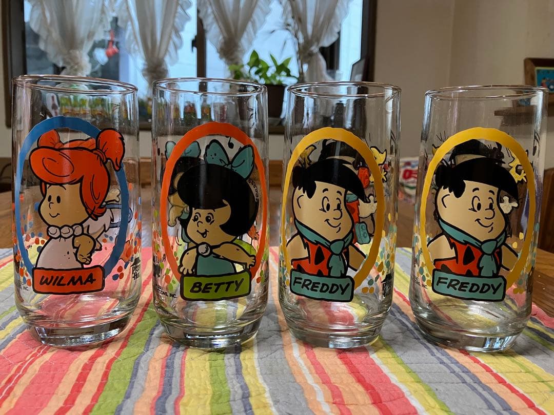 フリント・ストーン　キッズ　アニメキャラクター ガラスタンブラー　4個セット