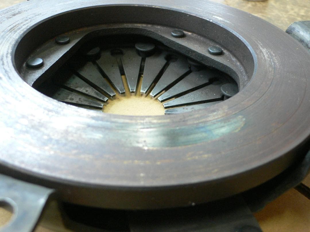 フェアレディSR311のクラッチカバー 　取り外し品