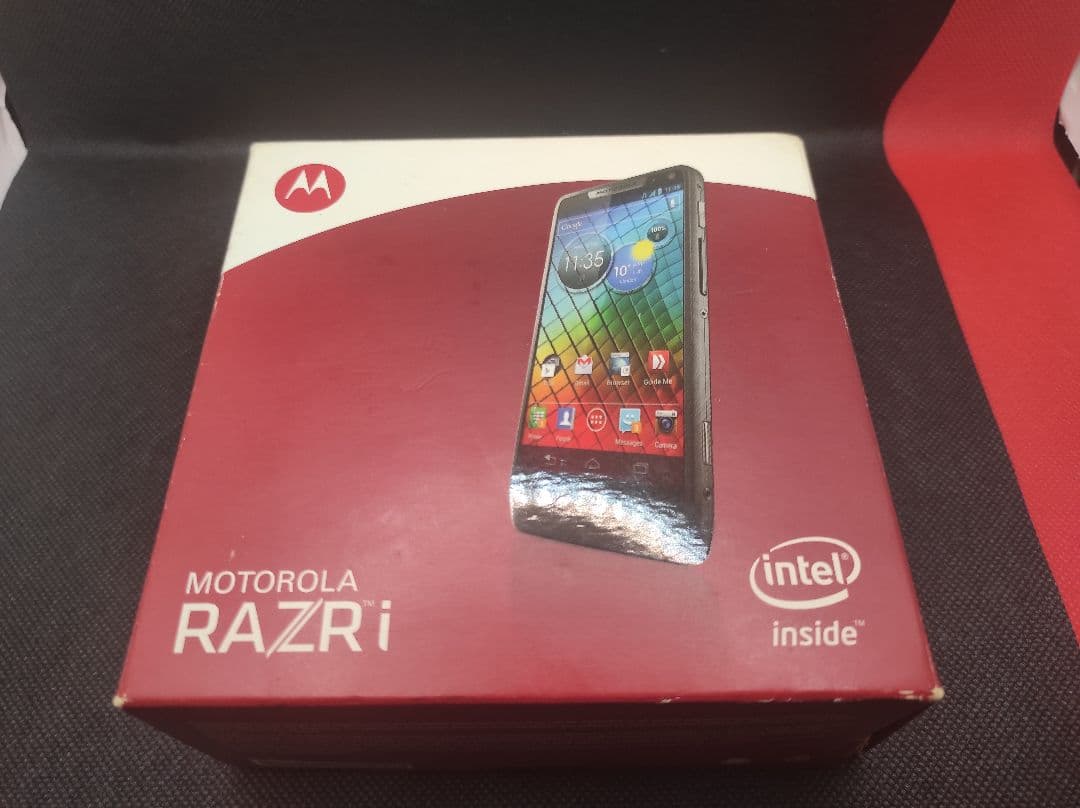 超激レア 絶版名機 新品未使用 Motorola RAZR i シムフリー