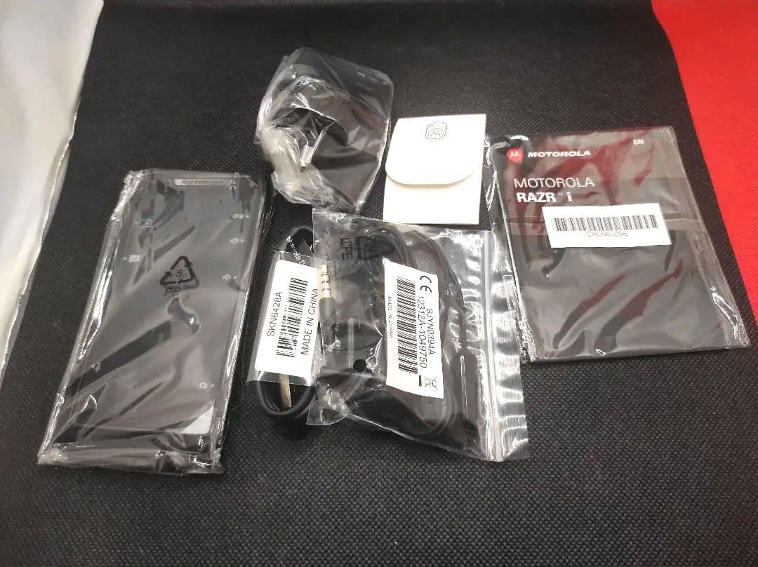 超激レア 絶版名機 新品未使用 Motorola RAZR i シムフリー