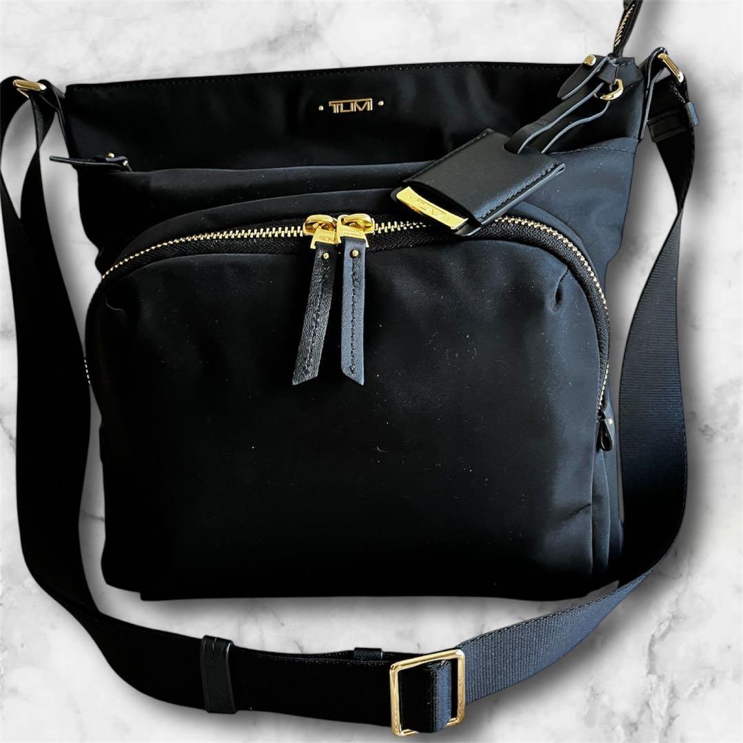 TUMI ブラック ショルダーバッグ 中型