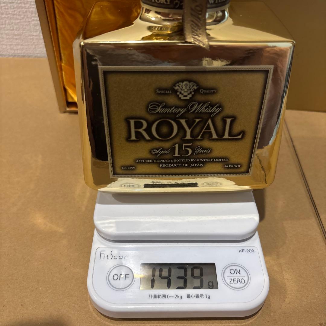 ＜非売品＞　サントリーウイスキーローヤルプレミアム15年　ゴールドボトル　（2）