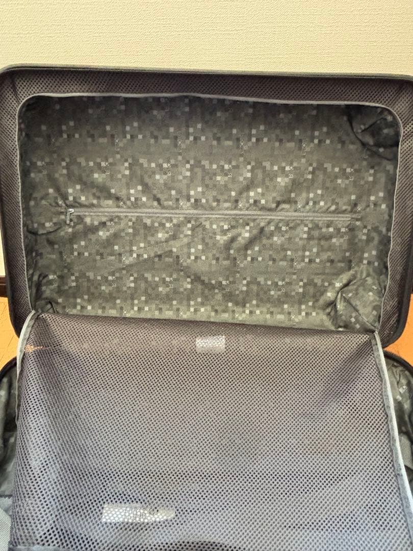 RIMOWAリモワサルサ　61L マットブラック4輪