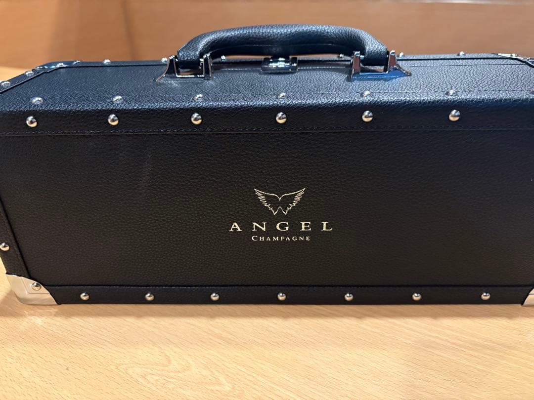 ANGEL Champagne エンジェルブリュット黒　シャンパン　今週取り下げ