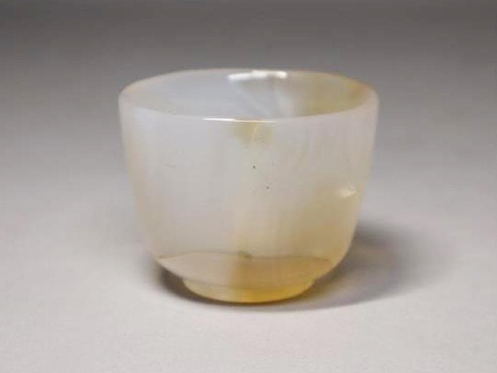 【玉】　★ 玉石 冰糖瑪瑙料小杯 ★　清朝期　整料彫刻 茶器酒器　文房珍玩