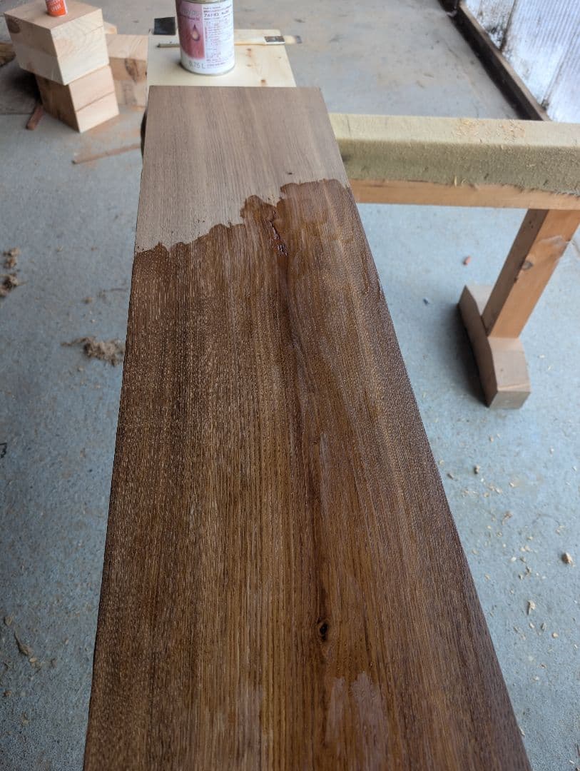 古材の栗板リノベ　モダンな置台　ディスプレイスタンド