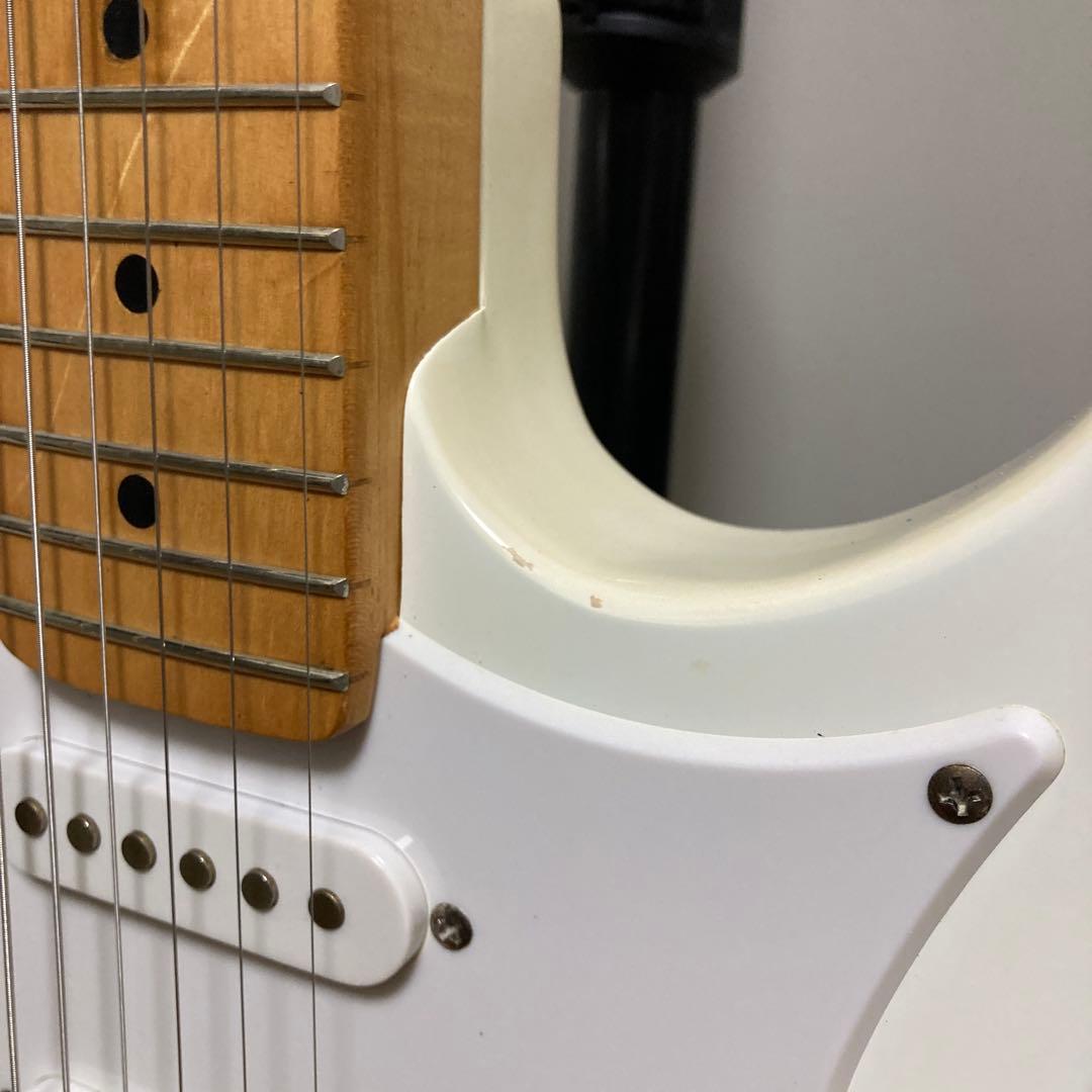 BEHRINGER IAXE 393 ベリンガー　ストラトタイプ