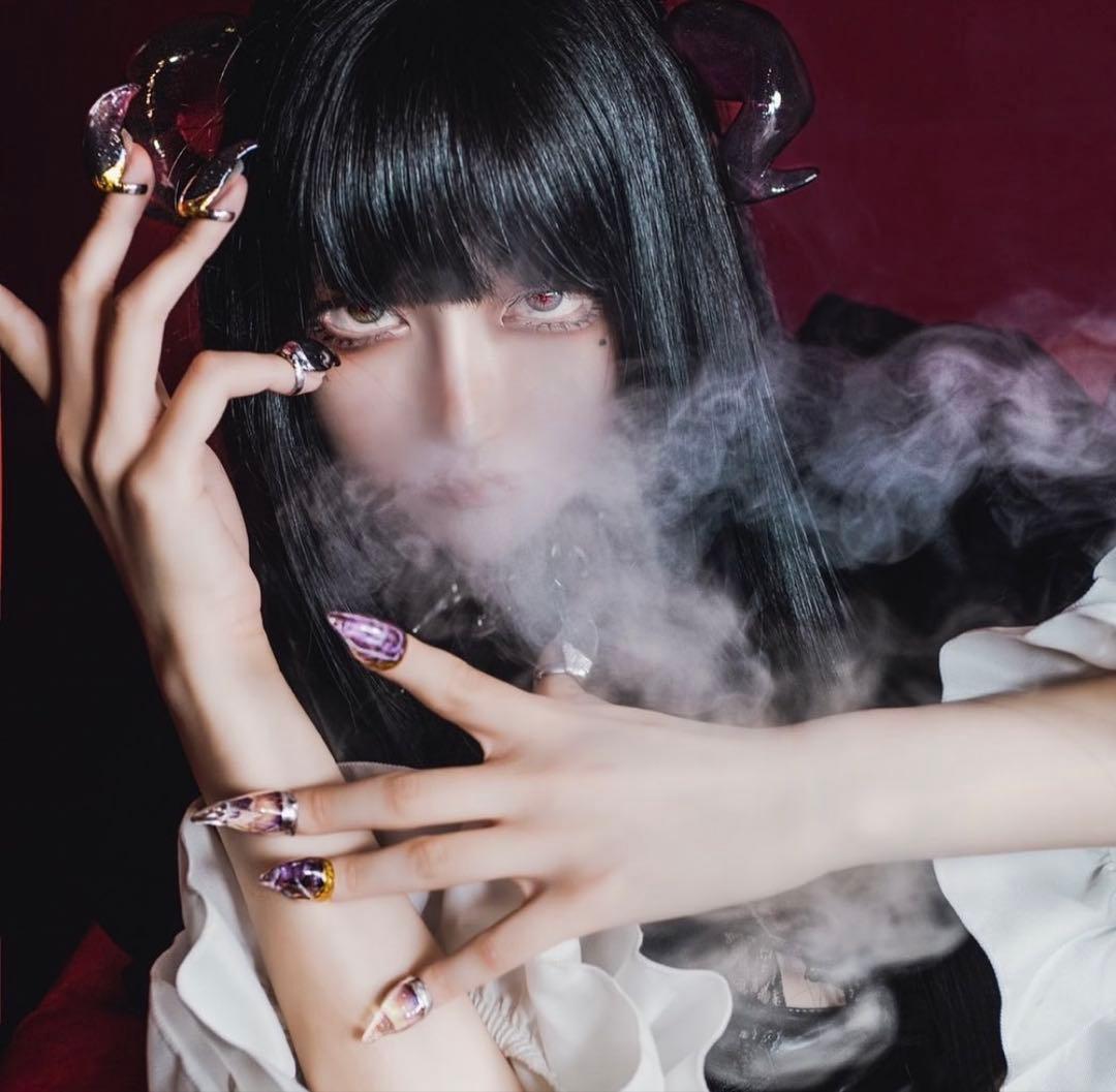 ⭐︎新品未使用⭐︎リリコラム ツノカチュ 下向きのツノ　黒に近いワインレッド