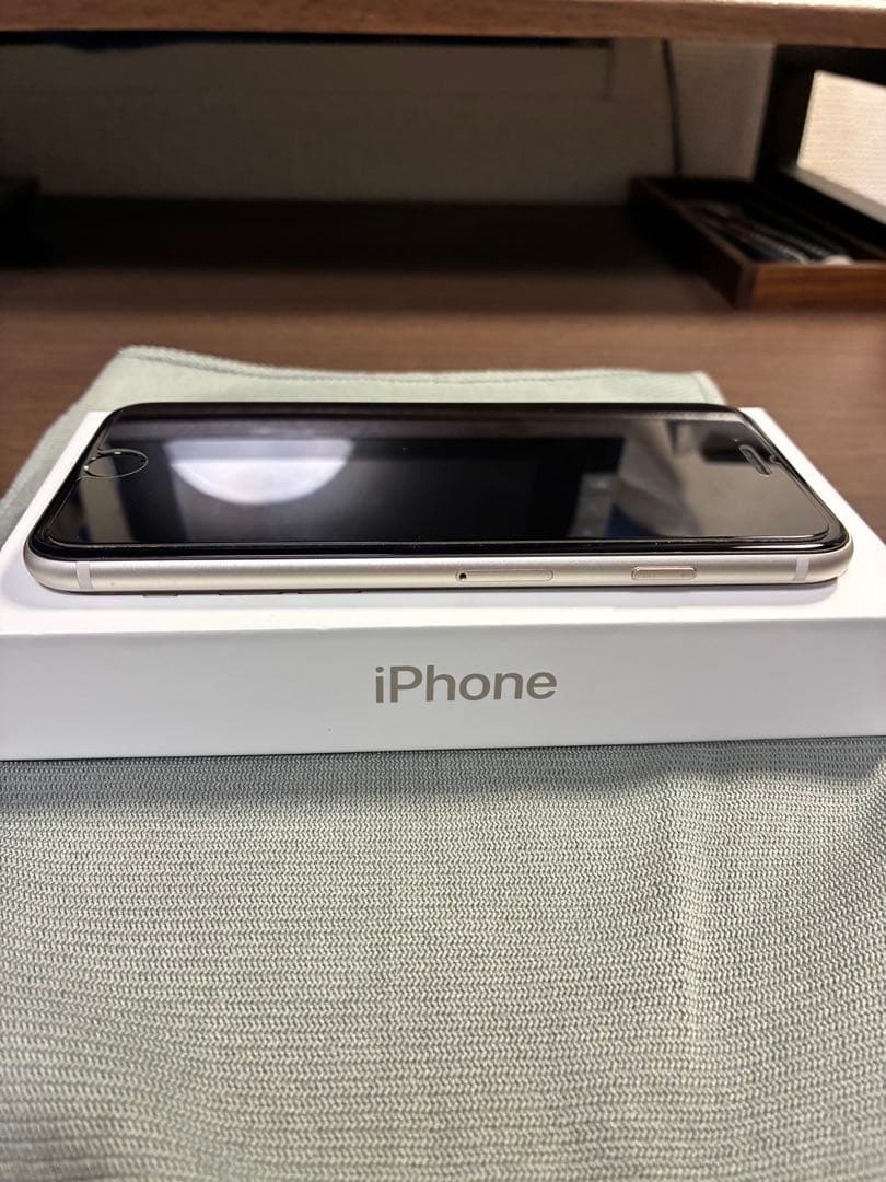 【sin】iPhone SE (第3世代) スターライト 128GB