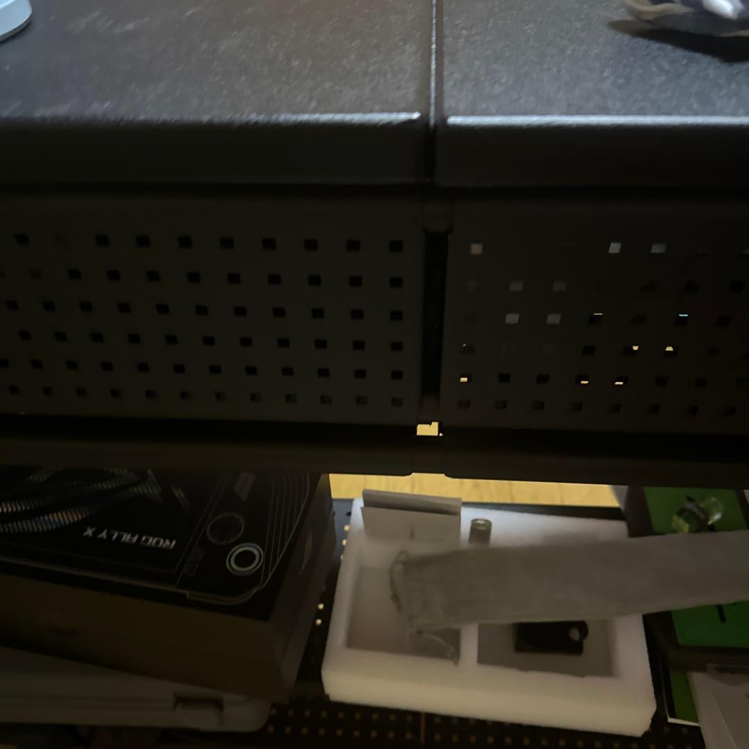 バウヒュッテ　モニターテーブル