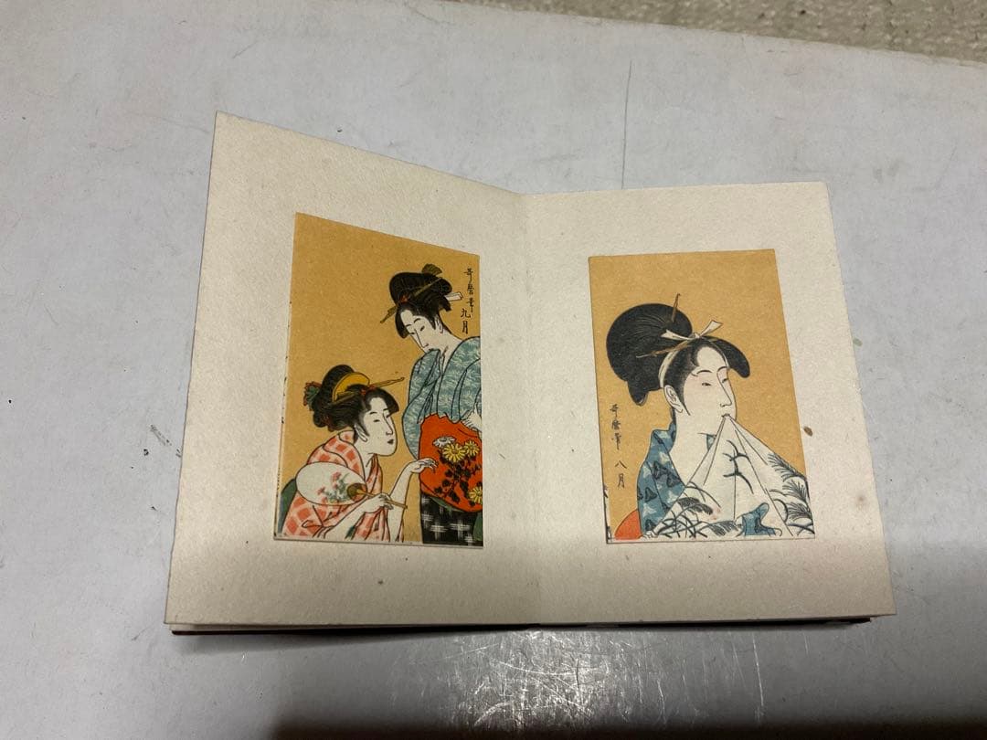 ミニ・浮世絵。8cm程の豆本。【箱付き　27枚の浮世絵　歌麿他】。