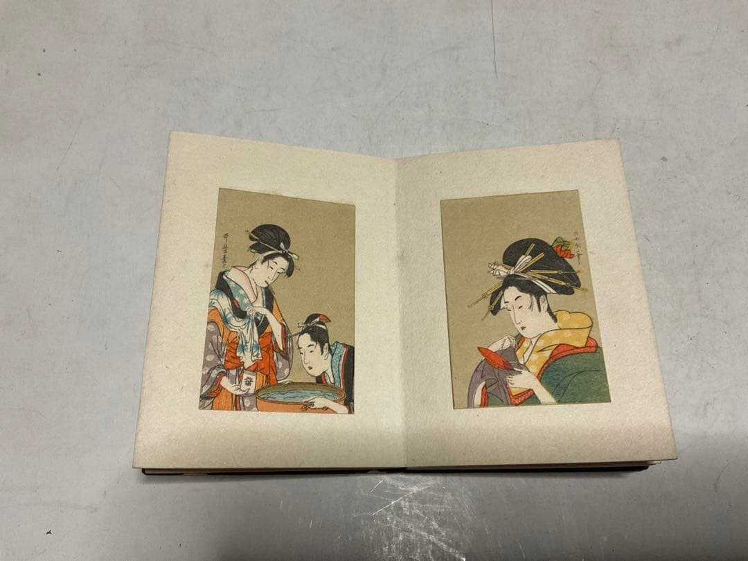 ミニ・浮世絵。8cm程の豆本。【箱付き　27枚の浮世絵　歌麿他】。